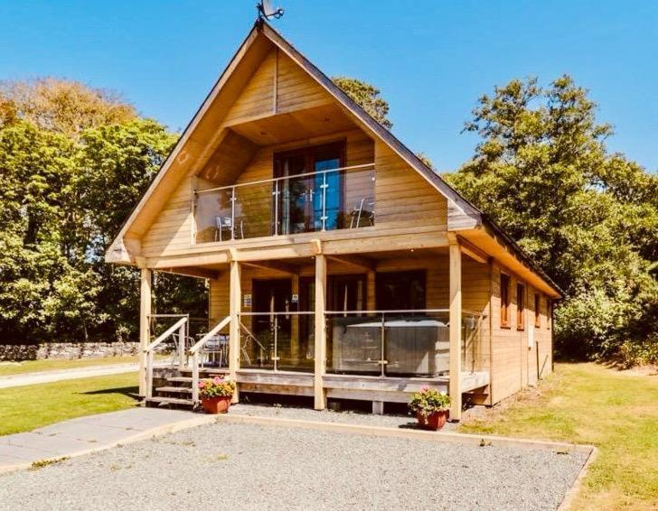 Artro Lodge Luxury 3 Bedroom, 3 Bathroom & Hot Tub Лланбедр Экстерьер фото