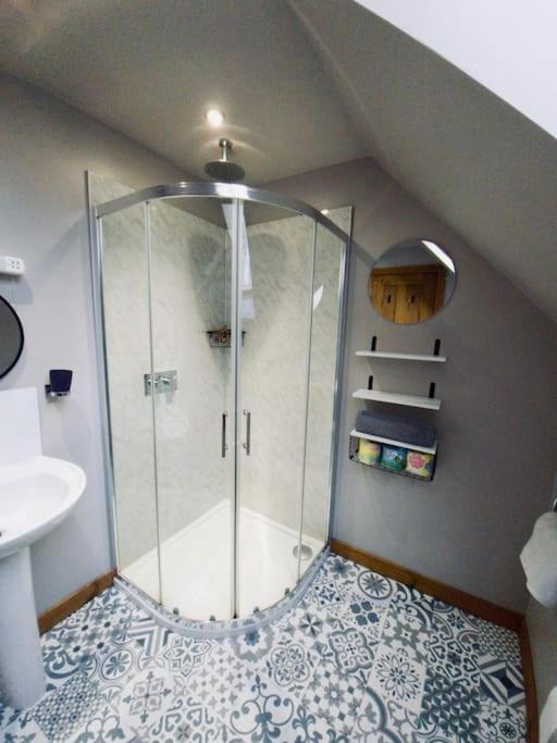 Artro Lodge Luxury 3 Bedroom, 3 Bathroom & Hot Tub Лланбедр Экстерьер фото