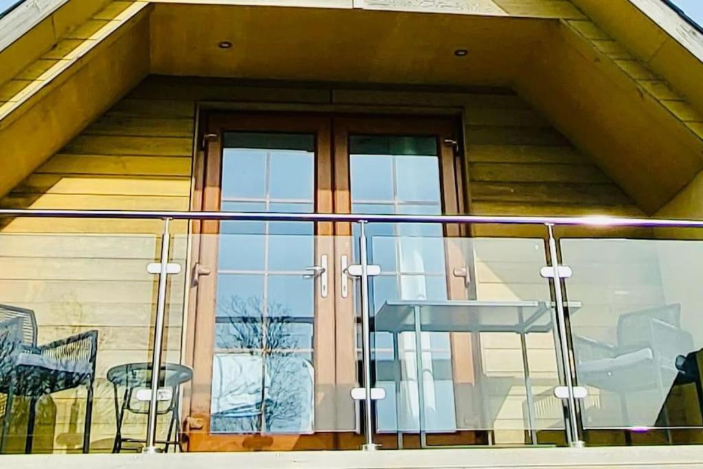 Artro Lodge Luxury 3 Bedroom, 3 Bathroom & Hot Tub Лланбедр Экстерьер фото