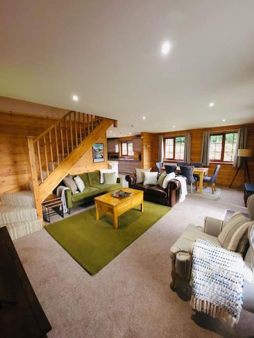 Artro Lodge Luxury 3 Bedroom, 3 Bathroom & Hot Tub Лланбедр Экстерьер фото