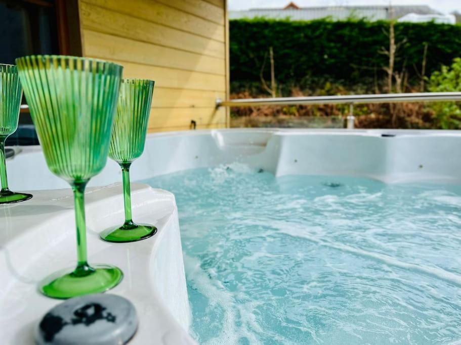 Artro Lodge Luxury 3 Bedroom, 3 Bathroom & Hot Tub Лланбедр Экстерьер фото